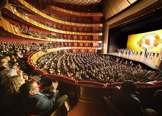 展现神舞动之美 神韵倾倒各国观众