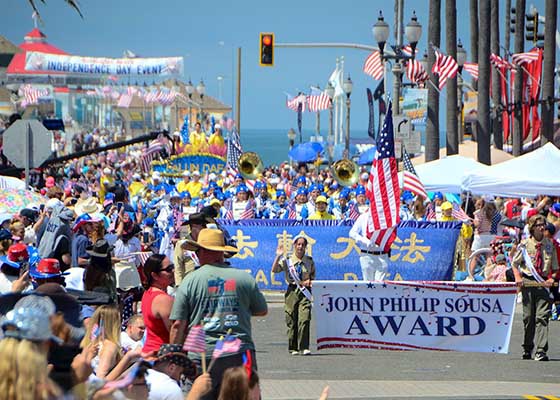 美西最大独立日游行　天国乐团获颁奖